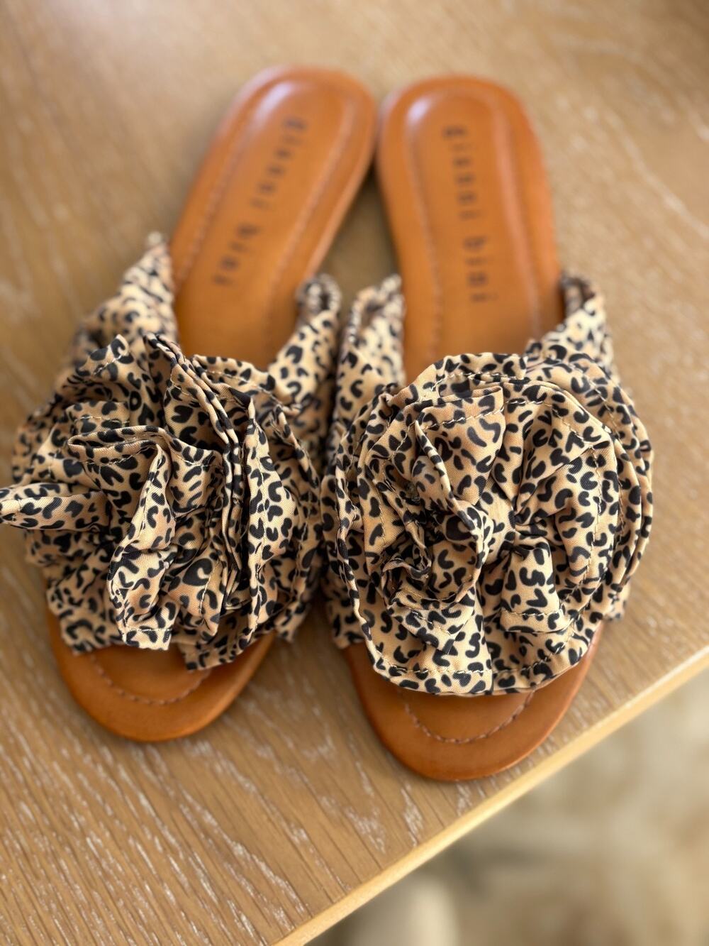 Gianni Bini Leopard Print Ruffle Slide Sandals Rosette Bow Flat Mules Women's 9
